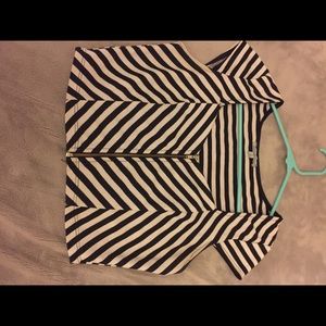 Black n white crop top